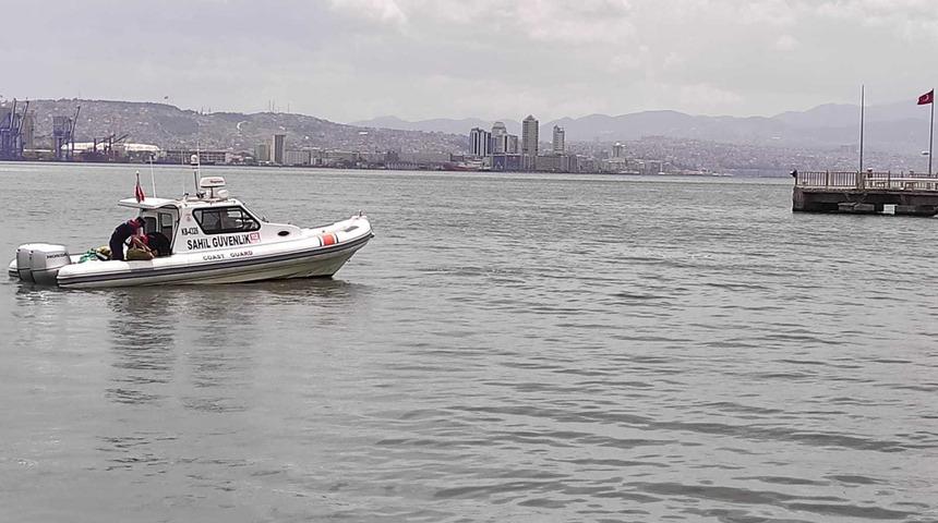 İzmir Körfezi'nde kaçak midye avcılığı yapan 3 kişi yakalandı