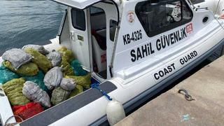 İzmir Körfezi'nde kaçak midye operasyonu: 3 kişi yakalandı