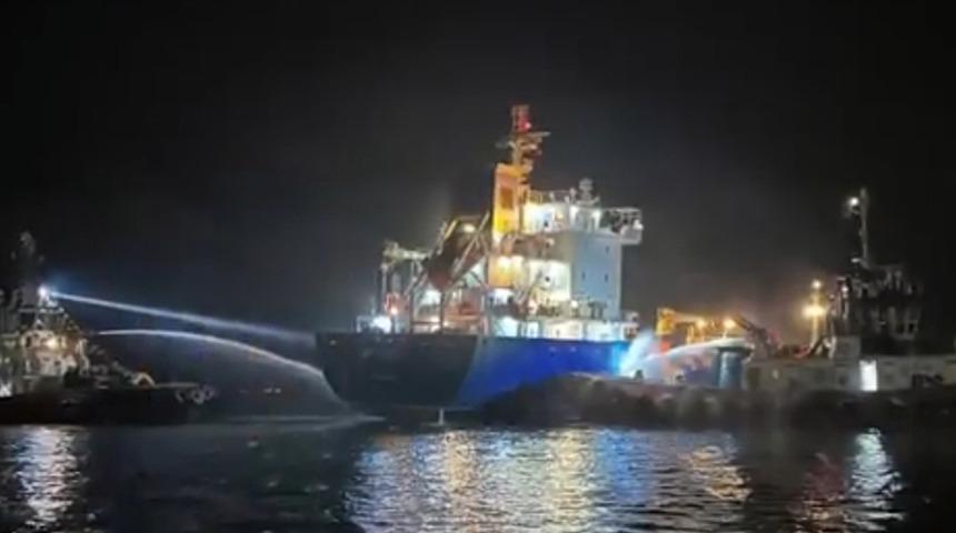 Küçükçekmece açıklarında tanker yangını! Çok sayıda ekip müdahale etti