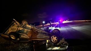 Isparta'da refüje çarpan otomobilin sürücüsü ağır yaralandı