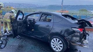 Haliç Köprüsü’nde bariyerlere çarpan araç alev alev yandı