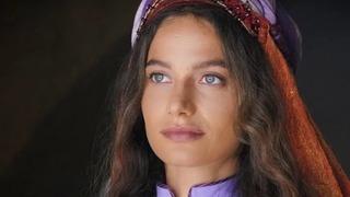 Gülcan Arslan sütyensiz tarzıyla dikkat çekti! Göğüs dekoltesine beğeni yağdı