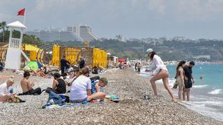 Sahillerde tatil yoğunluğu! Plajlara akın ettiler