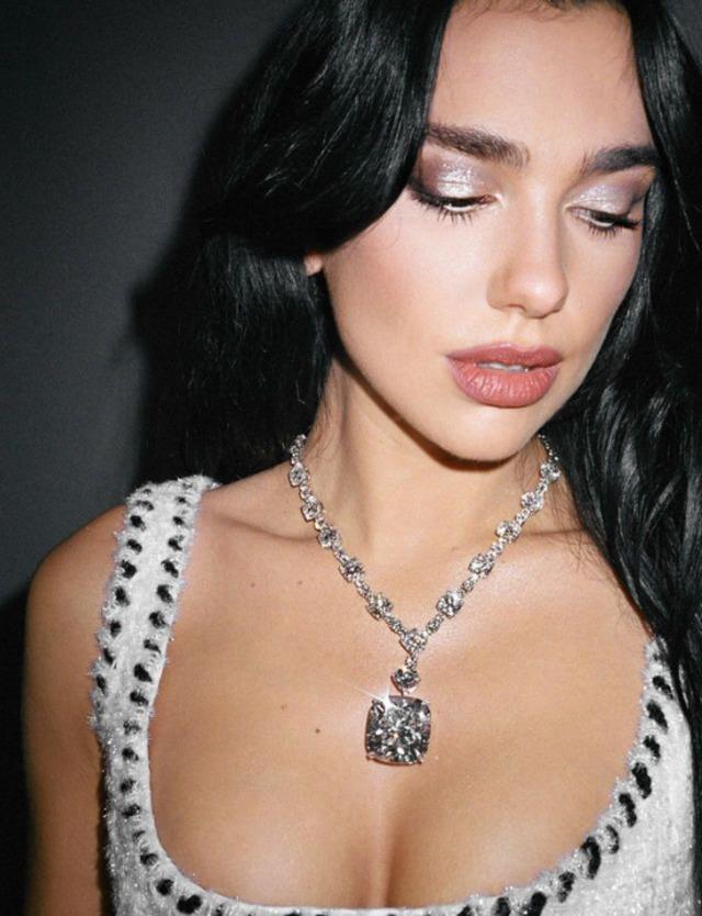 Dua Lipa 4