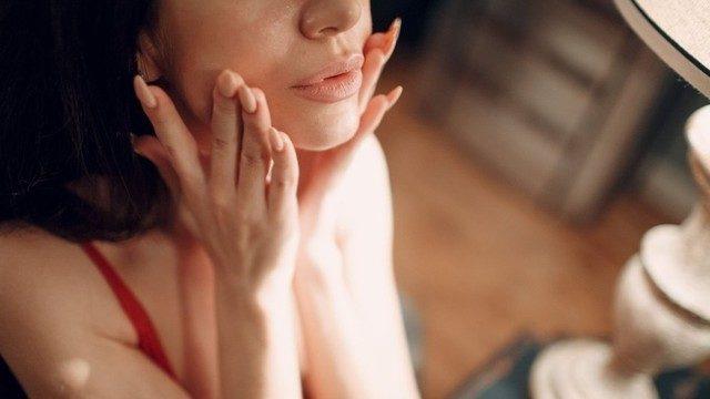 Cilt lekeleri nasıl geçer? Karbon peeling uygulaması nedir?