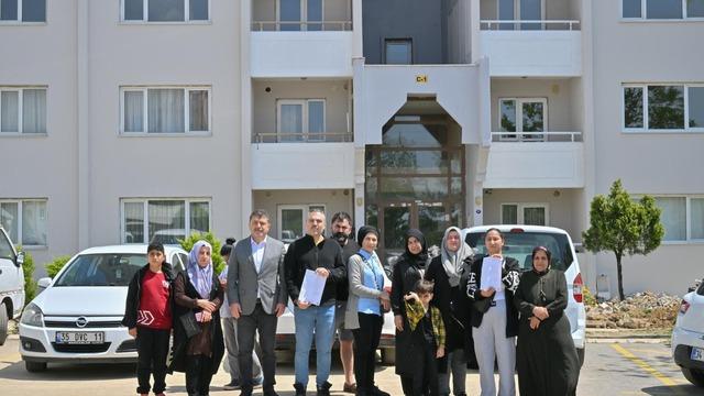 Depremzedelerin konutlardan çıkarılmak istenmesi tepki çekti! Belediyeden açıklama geldi