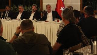 Sosyal medyadaki Türkiye'den sınır görüntüleri gündem olmuştu! Bakan Akar'dan açıklama: '5 sene içinde 3 milyondan fazla kişi yasa dışı geçiş yapmaya çalışırken engellendi'