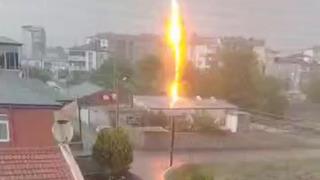 Görüntüler Iğdır'dan... Eve yıldırım düştü, 1 kişi yaralandı!