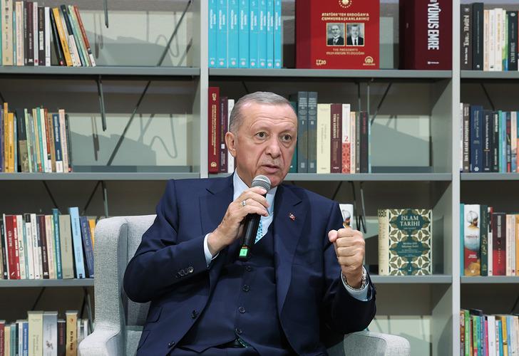 Son dakika: Cumhurbaşkanı Erdoğan gençlerle buluştu! CHP'ye sert sözler... 'Üç şeyle tanımlarım...'