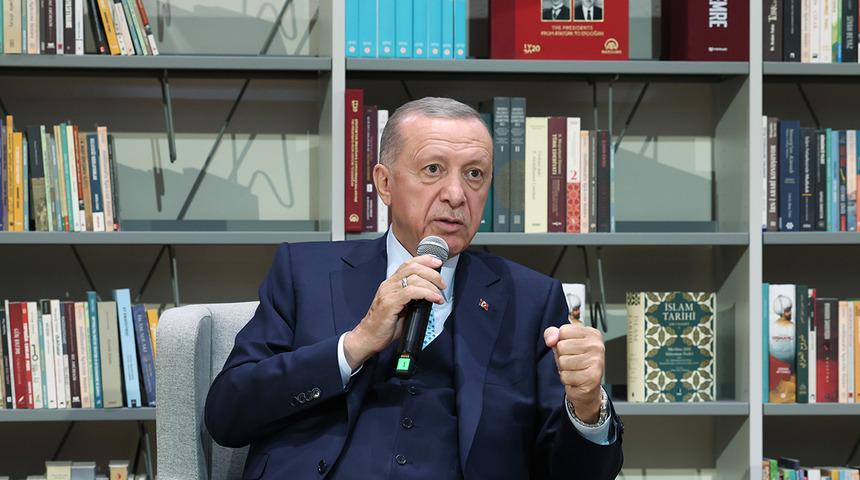 Son dakika: Cumhurbaşkanı Erdoğan gençlerle buluştu! CHP'ye sert sözler... 'Üç şeyle tanımlarım...'