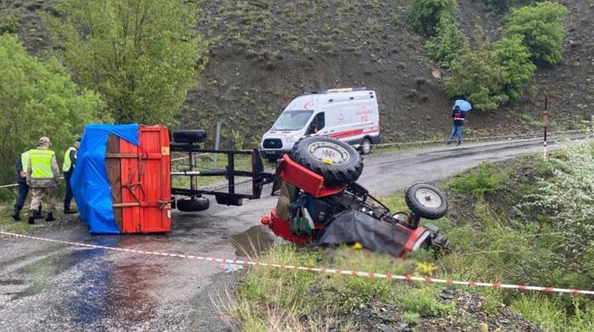 Yan yatan traktörün altında kaldı, hayatını kaybetti