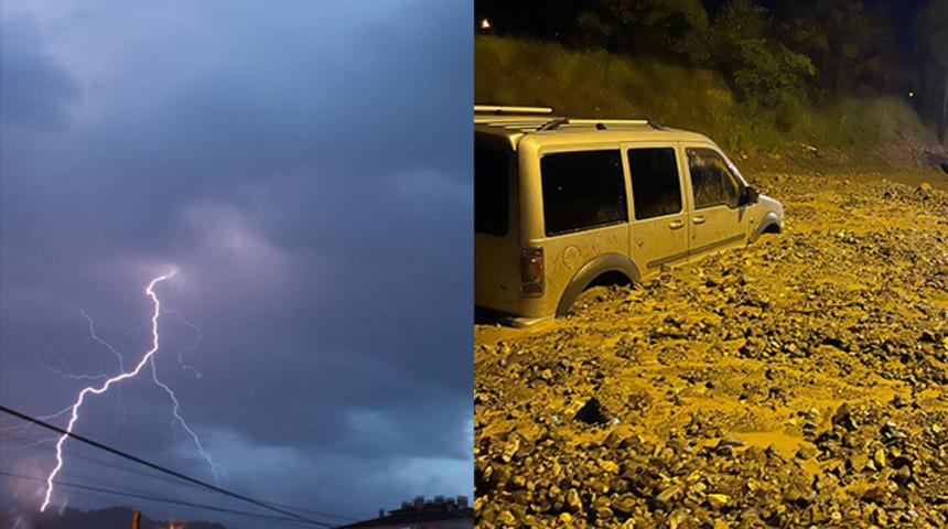 Kastamonu'da hayatı felç eden sağanak! Yıldırım düştü yangın çıktı, heyelan nedeniyle kara yolu ulaşıma kapandı