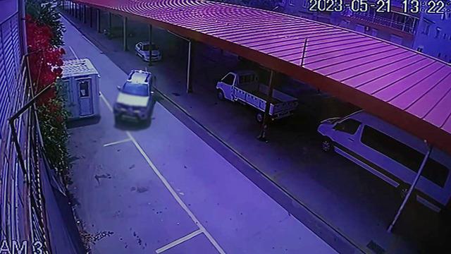 Antalya'da yaşları 13-14 olan afacanların araba sürme sevdası böyle son buldu! O anlar kamerada