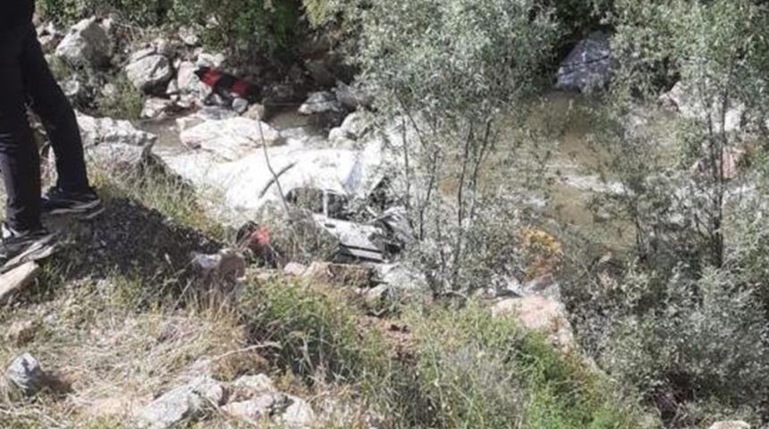Bitlis’te otomobil dereye uçtu! Ölü ve yaralılar var