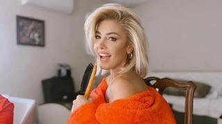 Burcu Binici jartiyeriyle poz verdi sosyal medyayı salladı! Yerli Marilyn Monroe