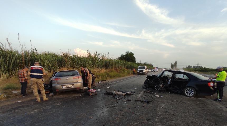 Hatay'da trafik kazasında 2 kişi öldü, 4 kişi yaralandı