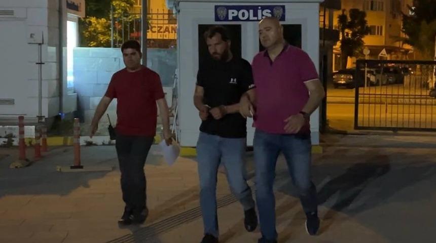 Kilis'te bir kişiyi bıçaklayarak öldürdüğü iddiasıyla yakalanan şüpheli tutuklandı