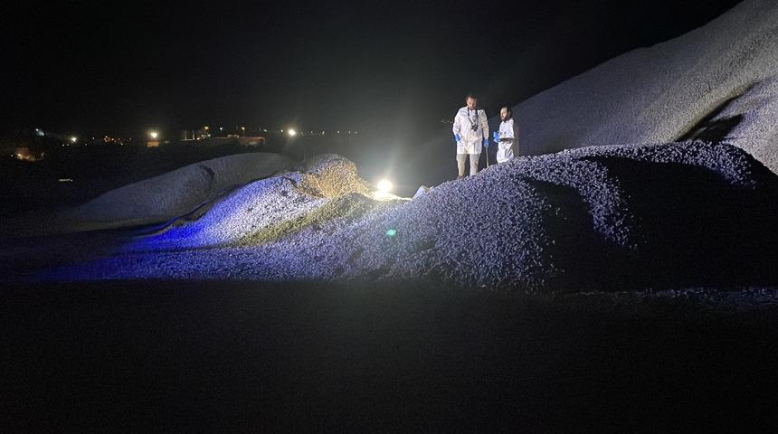 Sivas'ta bir şantiyede tırın kasasından boşalan çakılların altında kalan işçi öldü