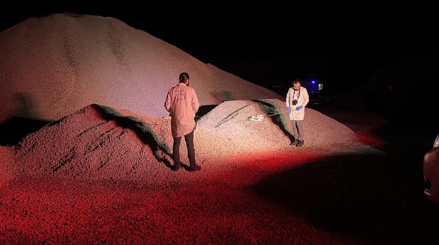 Sivas'ta acı olay! Tırdan dökülen mıcırın altında kalan sürücü hayatını kaybetti