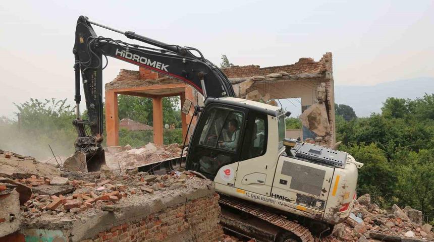 Efeler’de tehlikeye geçit yok