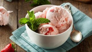 Dışarıdan almaya son! Pratik çilekli dondurma tarifi