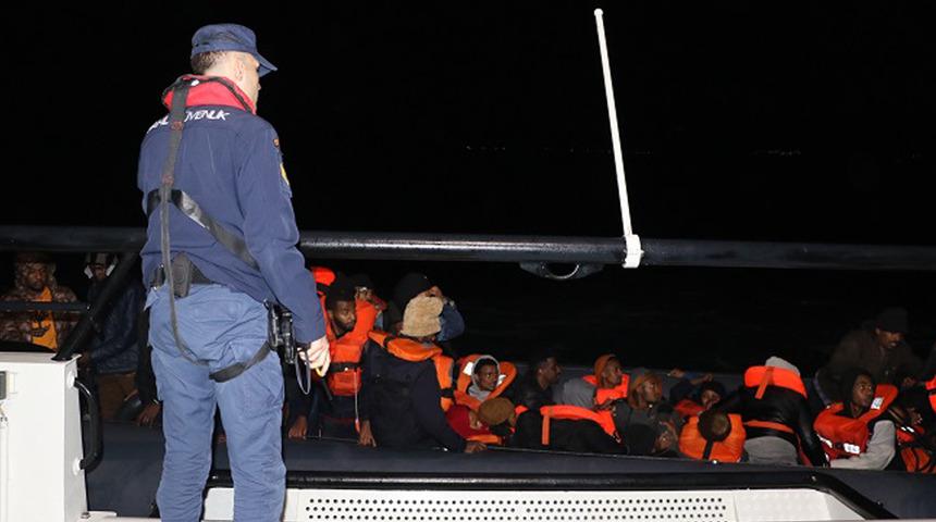 Çanakkale açıklarında çok sayıda düzensiz göçmen yakalandı