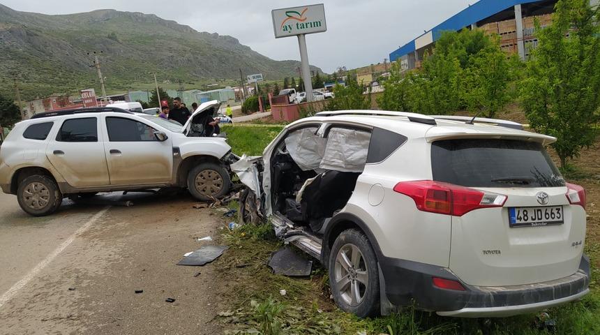 Isparta'daki trafik kazasında 1 kişi öldü, 4 kişi yaralandı