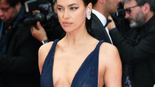 Model Irina Shayk her seçimiyle olay oluyor! Bu sefer Cannes'a iç çamaşırlarıyla geldi