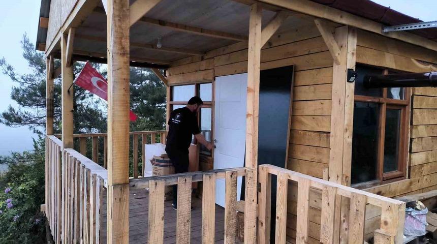 Hırsızlardan ş&uuml;phelendi, fotokapan g&ouml;r&uuml;nt&uuml;lerini izleyince şok oldu