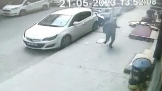 Dükkanının önünde kurşun yağdırdı! Korkunç cinayet kamerada