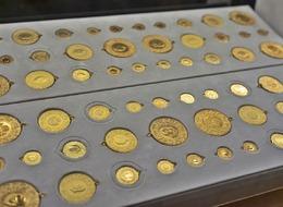 SON DAKİKA: Altın fiyatlarında çifte rekor! Gram altın ons altın gaza bastı: Kuyumcu önünde sıra oluştu, ‘Kapalıçarşı’ya koşarak gitsek 3 liralık fark oluyor…’ 