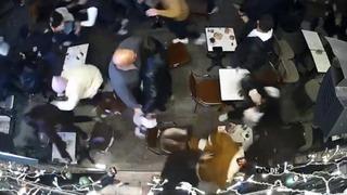 Galata'da şüpheli çanta paniği: Çığlık çığlığa kaçarken birbirlerini ezdiler! Korku dolu anlar kamerada