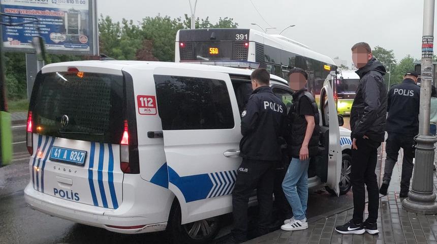 Kocaeli'de iki grup arasında çıkan bıçaklı kavgada 1 kişi yaralandı