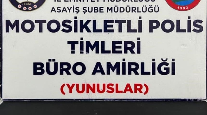 Kütahya’da Yunus Timlerince bir şahsın üst aramasında uyuşturucu ele geçirildi