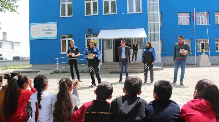 Kars’ta öğrencilere akran zorbalığı anlatıldı