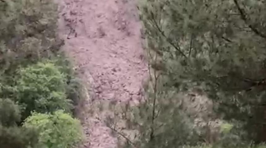 Amasya’da heyelan anı kamerada