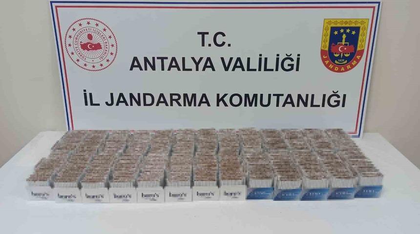 Kemer’de içi tütün dolu 7 bin 900 adet makaron ele geçirildi