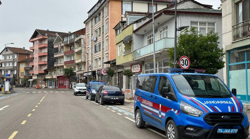 Bartın'da bir kayınpeder, gelini yalnızken evine giren esnafı bıçakla öldürdü
