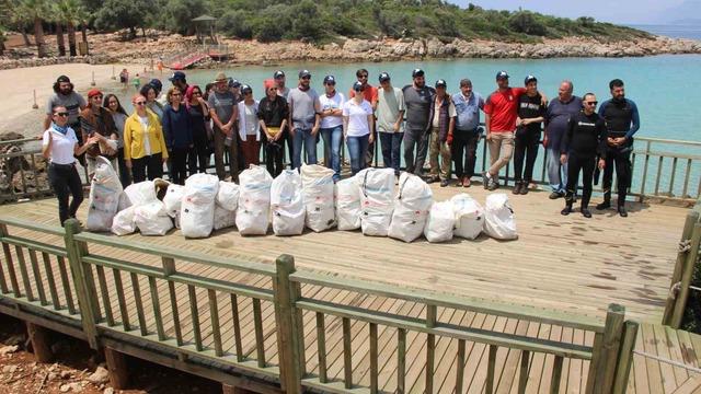 Sedir Adası’nda su altı ve kıyı temizliği