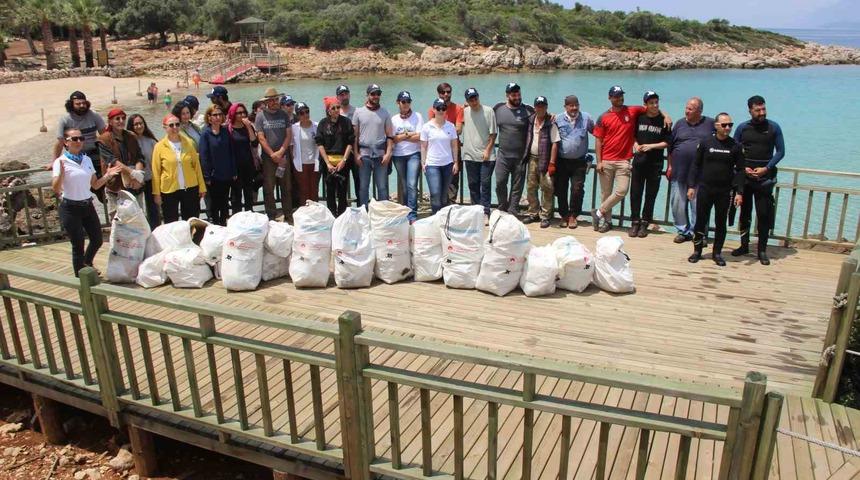 Sedir Adası’nda su altı ve kıyı temizliği