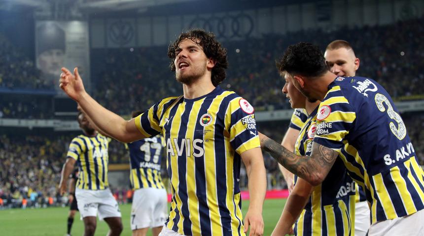 Sivasspor'a karşı takımını 1-0 öne geçiren Fenerbahçe'nin yıldızı Ferdi Kadıoğlu gol anını anlattı!