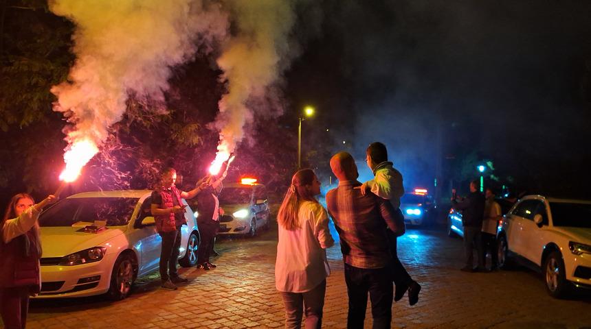 Manisa'da polis hayranı serebral palsili çocuğa polislerden sürpriz doğum günü kutlaması
