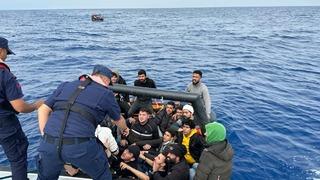 Muğla açıklarında 96 düzensiz göçmen kurtarıldı