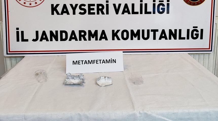 Kayseri'de uyuşturucuyla yakalanan 2 şüpheli gözaltına alındı