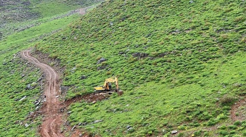 Uludere’de yayla yolları bir bir açılıyor