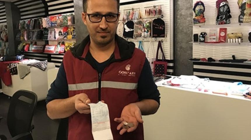 İnsanlık daha ölmemiş! Yolda buldu hiç düşünmeden ödedi