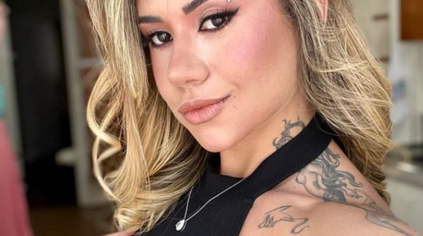 Brezilyalı sosyal medya fenomeni Larissa Sumpani kalçasının estetik olduğunu iddia edenlere röntgen sonuçlarıyla cevap verdi