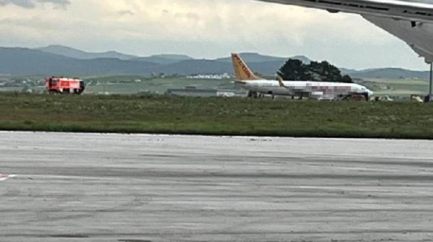 Ankara Esenboğa Havalimanı'nda hareketli anlar! Yolcu u&ccedil;ağında bomba araması yapıldı