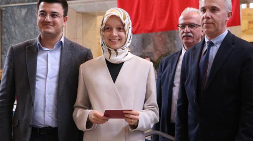Meclis'in en gen&ccedil; milletvekili Zehranur Aydemir kaydını yaptırdı!