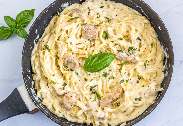 İtalyan mutfağının yıldızı tavuklu Fettuccine Alfredo tarifi! Evde Fettuccine Alfredo nasıl yapılır?